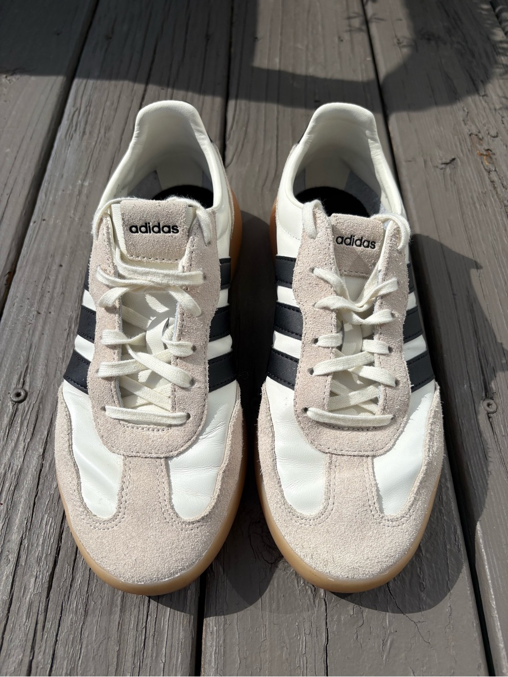 adidas Men’s size 7 White, Black & Gum-Tone Samba Style Sneakers